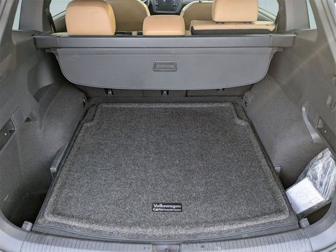 Used 2022 Volkswagen Tiguan SE image 28