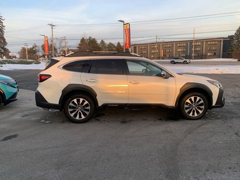 Used 2023 Subaru Outback Touring image 8