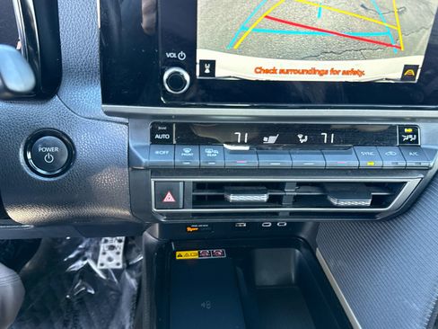 Used 2025 Toyota Camry SE image 21