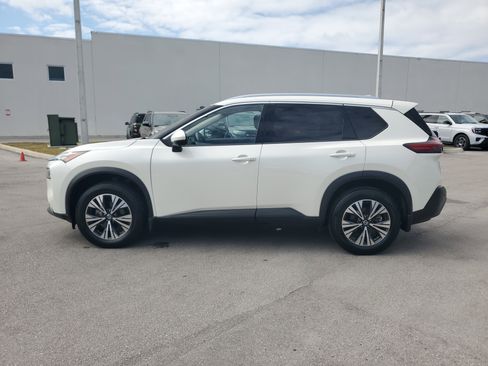 Used 2021 Nissan Rogue SV w/ Premium Package image 8