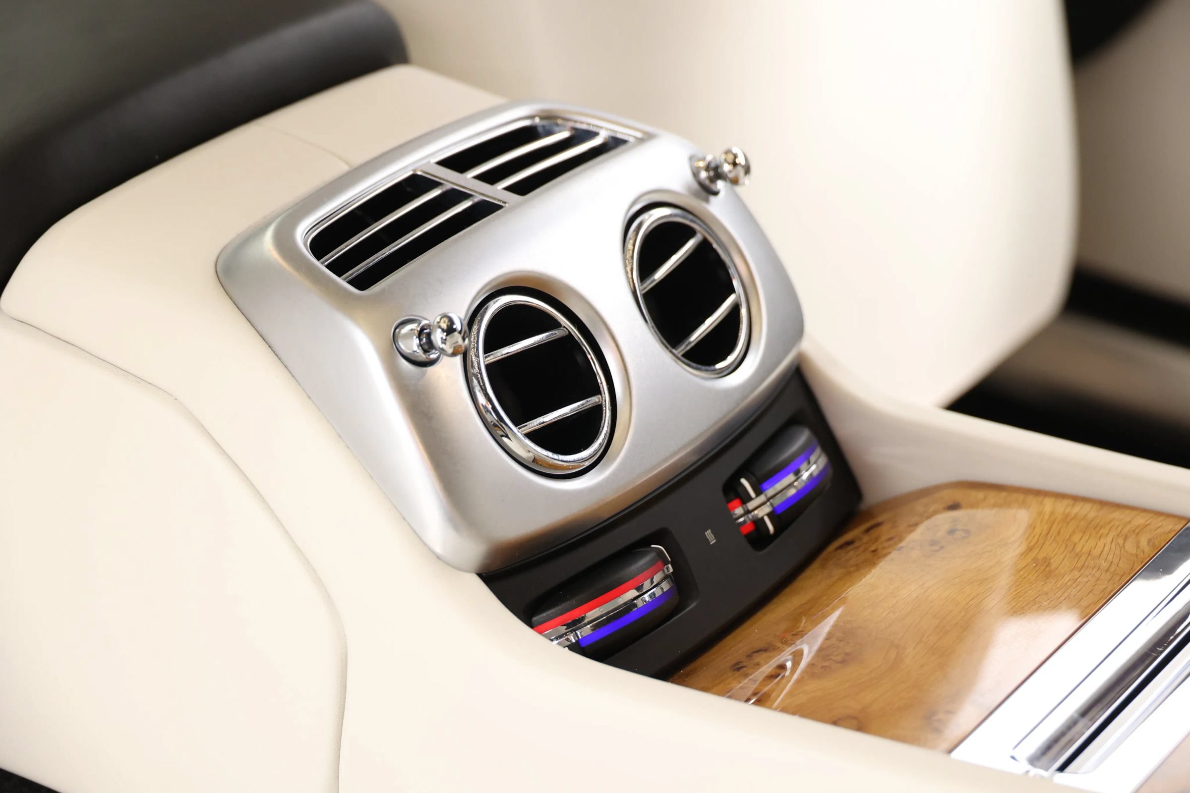 Used 2017 Rolls-Royce Wraith RWD image 74