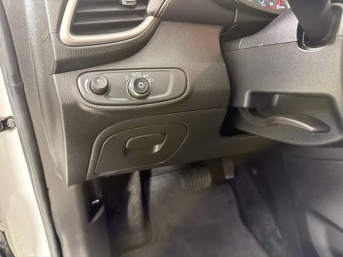 Used 2021 Chevrolet Trax LT FWD image 12
