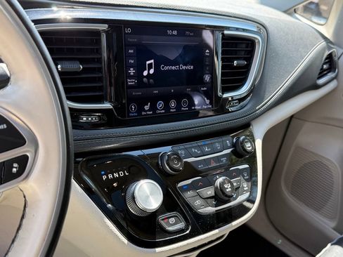 Used 2019 Chrysler Pacifica Limited w/ Advanced Safetytec Group FWD image 23