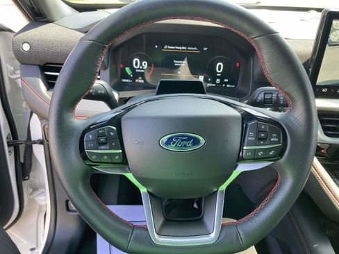 Used 2025 Ford Explorer ST-Line w/ Premium Package image 33