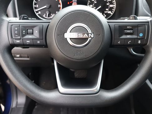 Used 2024 Nissan Rogue SV FWD image 11