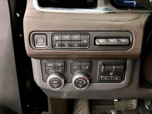 Used 2023 GMC Yukon XL Denali w/ Denali Reserve Package AWD/4WD image 38