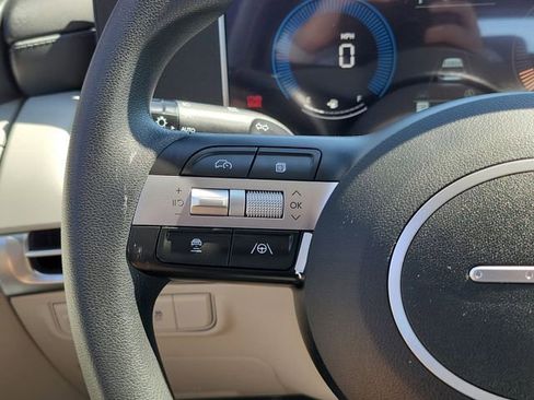 Certified 2025 Hyundai Tucson SE image 5