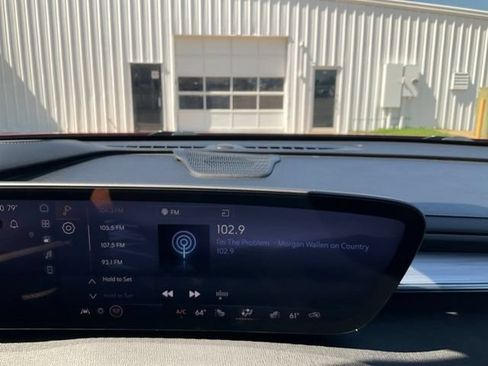 Used 2025 Buick Enclave Preferred AWD/4WD image 15