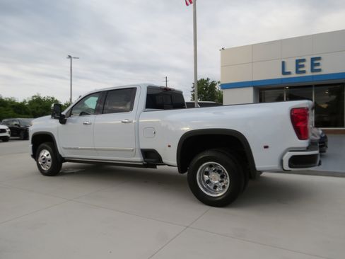 New 2026 Chevrolet Silverado 3500 High Country w/ High Country Premium Package AWD/4WD image 3