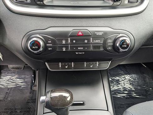 Used 2017 Kia Sorento LX w/ LX Convenience Package image 15