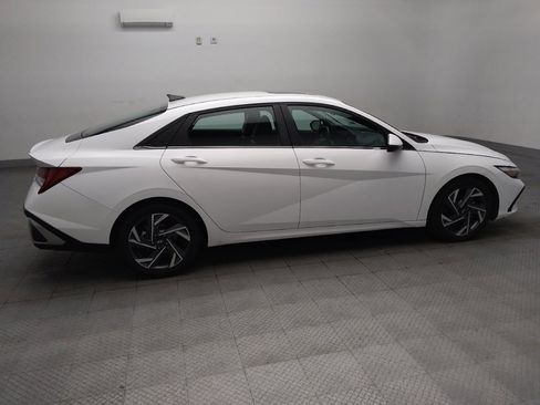Used 2025 Hyundai Elantra Limited FWD image 10