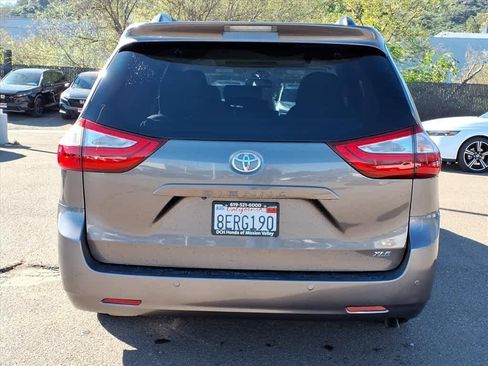 Used 2015 Toyota Sienna XLE w/ XLE Navigation Package image 5