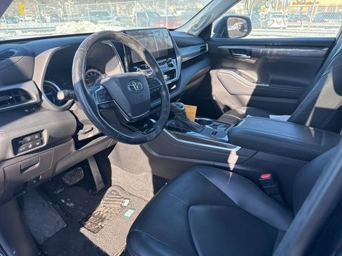 Used 2021 Toyota Highlander Platinum image 9
