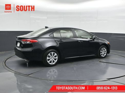 Used 2026 Toyota Corolla LE FWD image 2
