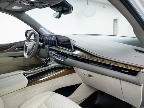 Used 2021 Cadillac Escalade ESV Sport Platinum w/ LPO, ONYX Package image 27