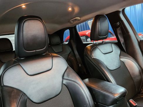 Used 2020 Jeep Cherokee Latitude Plus w/ Cold Weather Group image 14