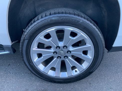 Used 2017 Cadillac Escalade ESV 4WD image 11