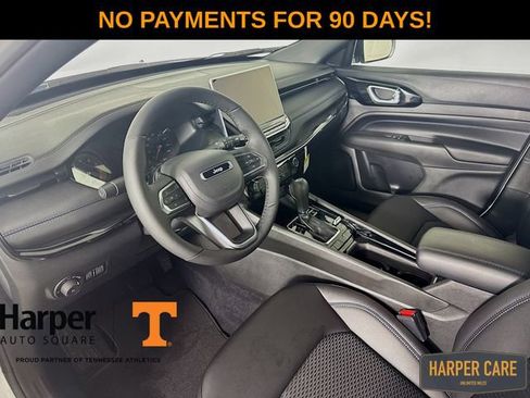 New 2026 Jeep Compass Latitude image 11