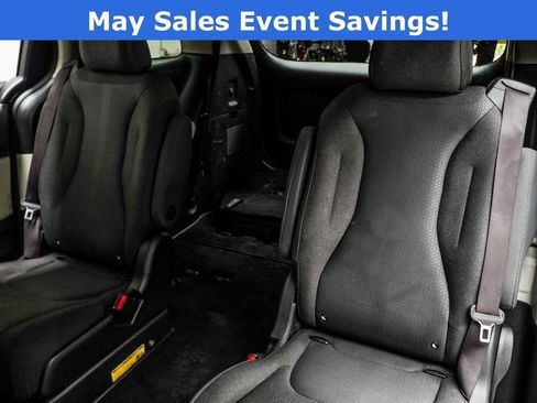 Used 2024 Kia Carnival LX FWD image 37
