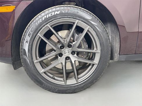 Certified 2023 Porsche Macan Turbo AWD/4WD image 11