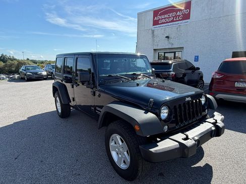 Used 2018 Jeep Wrangler Unlimited Sport w/ Connectivity Group AWD/4WD image 19