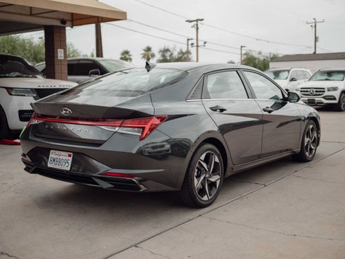 Used 2021 Hyundai Elantra SEL w/ Convenience + Premium Package FWD image 3