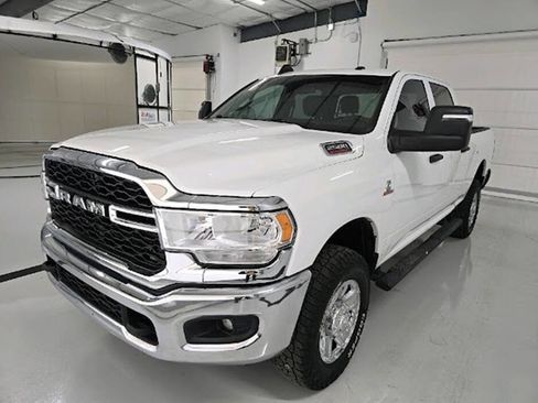 Used 2024 RAM 2500 Tradesman w/ Chrome Appearance Group image 3