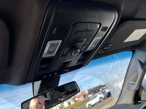 Used 2022 GMC Yukon XL SLT w/ SLT Premium Package RWD image 21