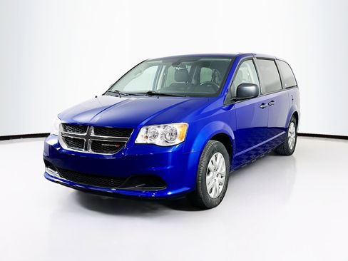Used 2019 Dodge Grand Caravan SE w/ UConnect Hands-Free Group image 3