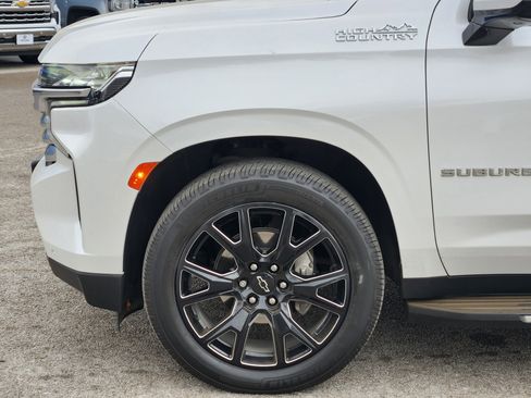 Used 2023 Chevrolet Suburban High Country image 28