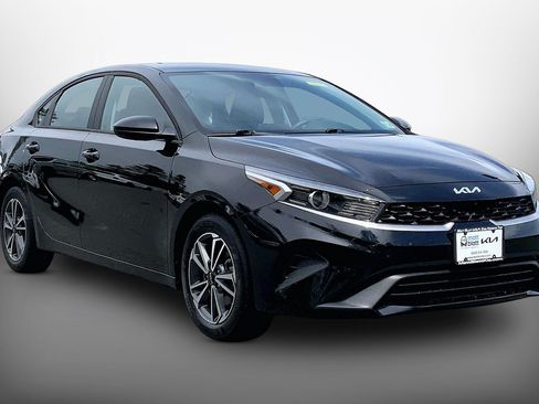 Used 2023 Kia Forte LXS FWD image 3