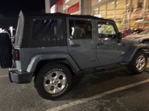 Used 2015 Jeep Wrangler Unlimited Sahara image 8