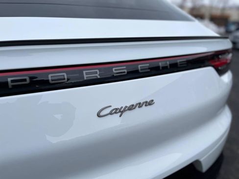 Used 2022 Porsche Cayenne Platinum Edition AWD/4WD image 5