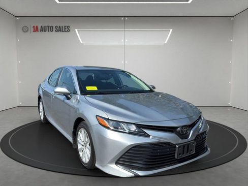 Used 2020 Toyota Camry LE image 7
