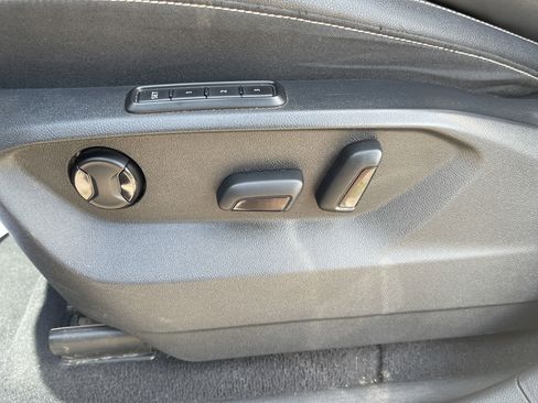 Used 2020 Volkswagen Atlas Cross Sport SEL image 36