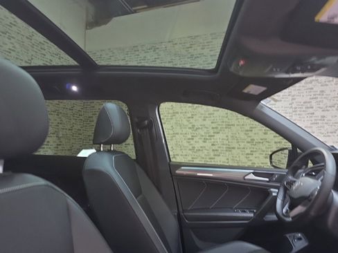 Used 2024 Volkswagen Tiguan SE R-Line image 10