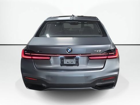 Used 2022 BMW 750i xDrive w/ Executive Package image 6
