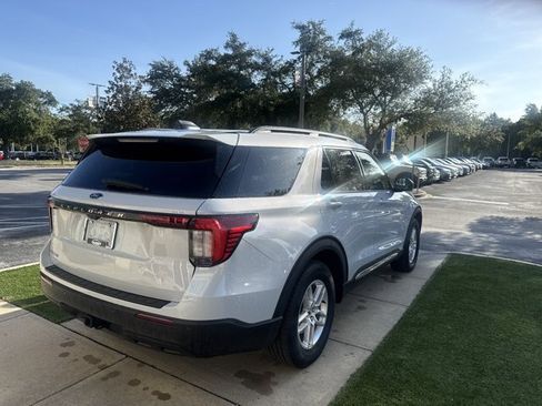 Certified 2025 Ford Explorer Active RWD image 4