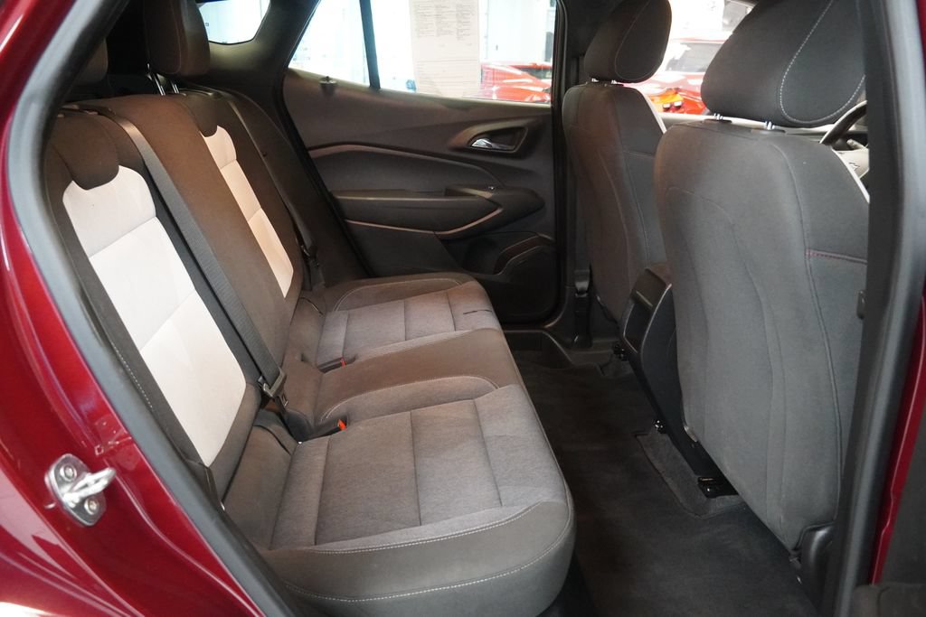 Used 2024 Chevrolet Trax RS FWD image 29