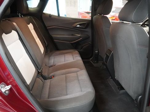 Used 2024 Chevrolet Trax RS FWD image 29