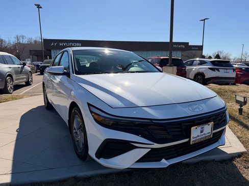 Used 2024 Hyundai Elantra SE image 7