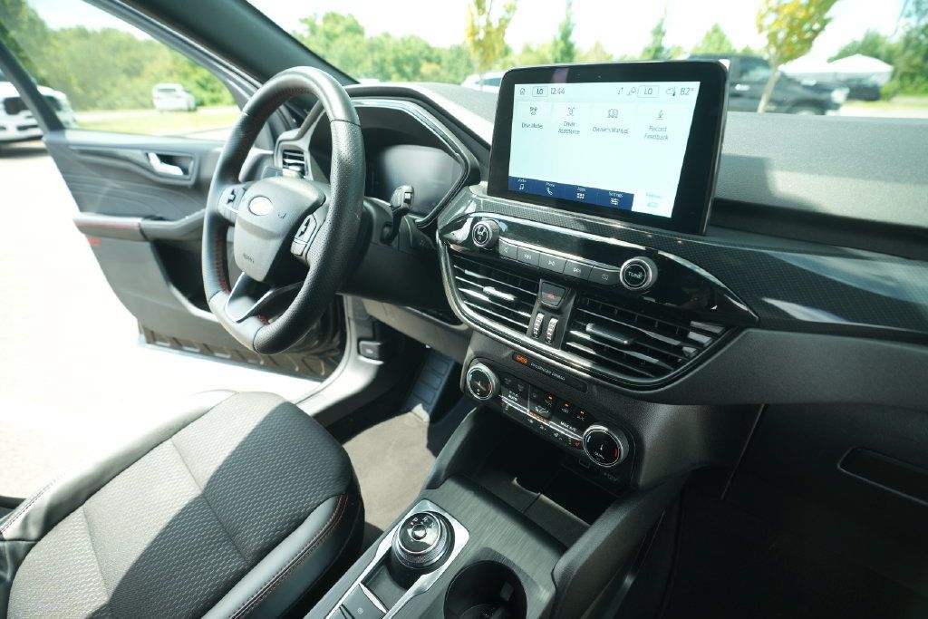 Used 2025 Ford Escape ST-Line Select AWD/4WD image 37