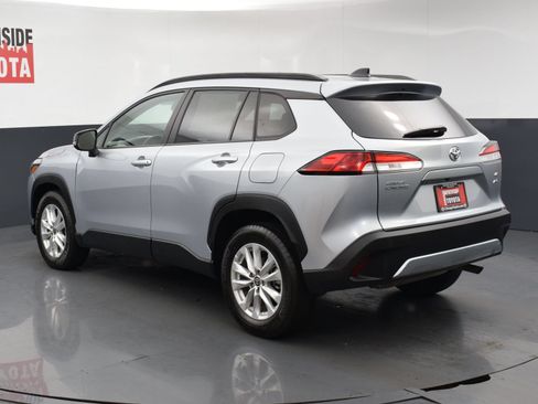 Used 2025 Toyota Corolla Cross LE AWD/4WD image 3