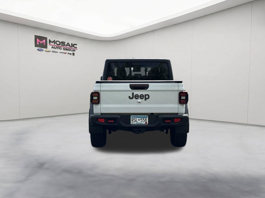 Used 2024 Jeep Gladiator Rubicon w/ Technology Group AWD/4WD image 6