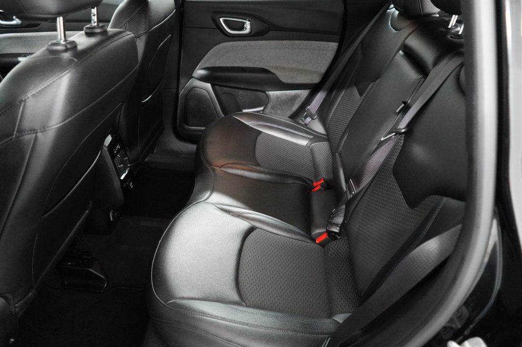 Certified 2024 Jeep Compass Latitude AWD/4WD image 19