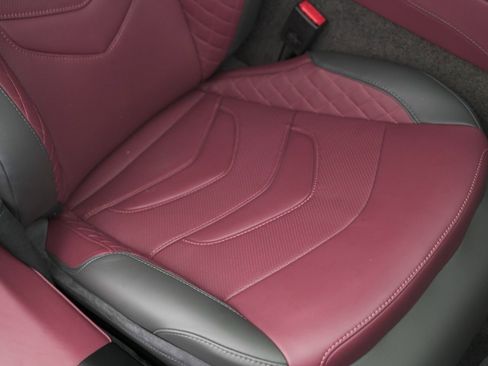 Used 2023 Aston Martin DBS Coupe image 35