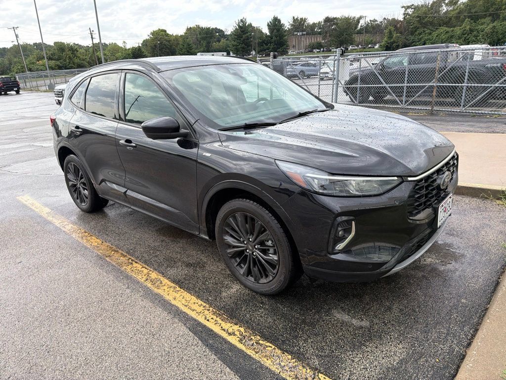 Used 2023 Ford Escape ST-Line Elite AWD/4WD image 2