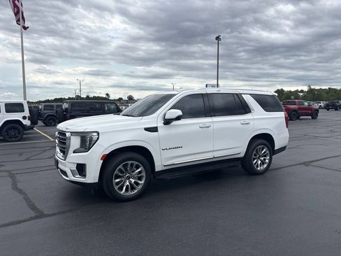 Used 2023 GMC Yukon SLT w/ SLT Premium Package AWD/4WD image 3