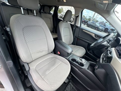 Used 2022 Ford Escape SE FWD image 18