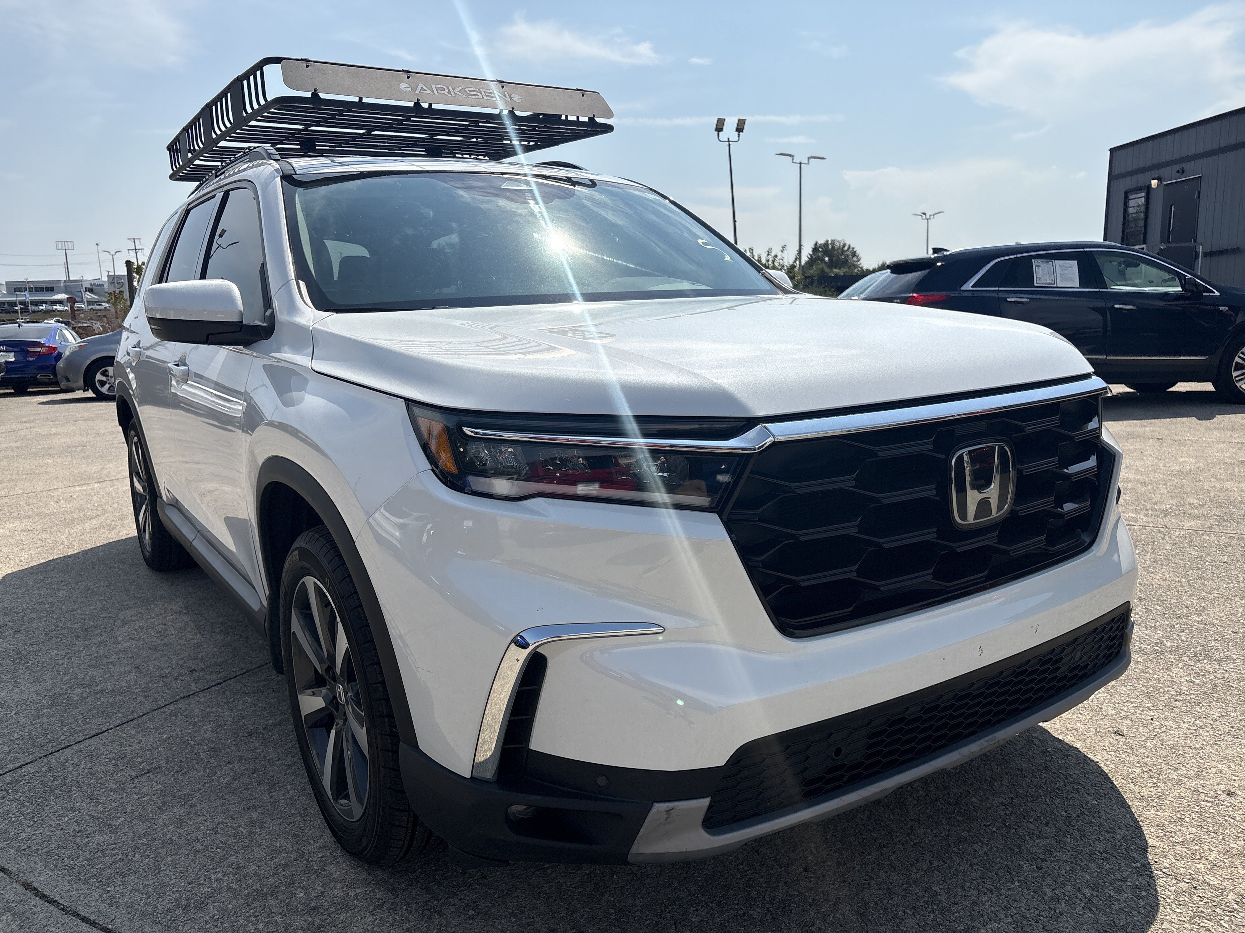 Used 2024 Honda Pilot Touring image 1